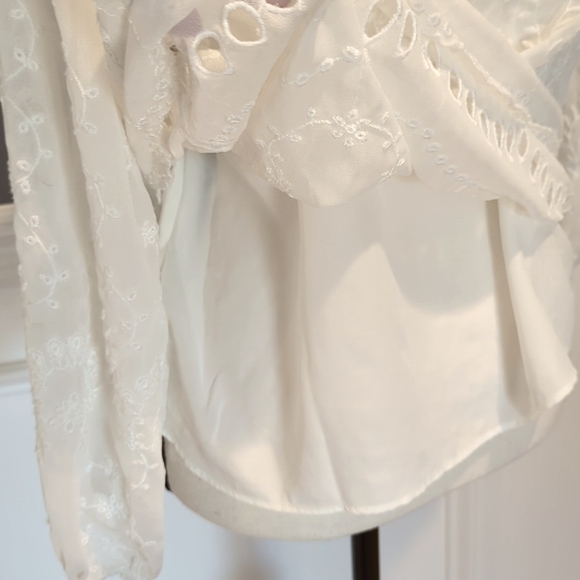 ✨HP✨ EUC J.Crew White Lace Overlay Eyelet Top - Size: M - Picture 13 of 15